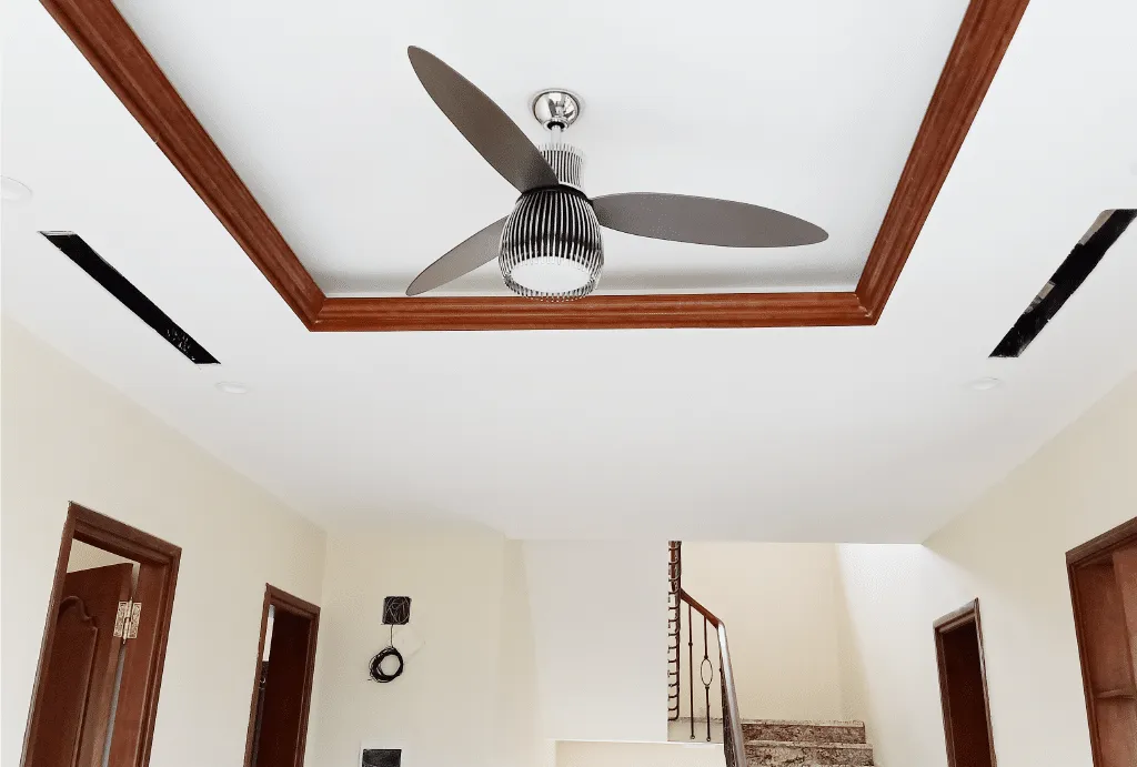 Động cơ bên trong quạt trần