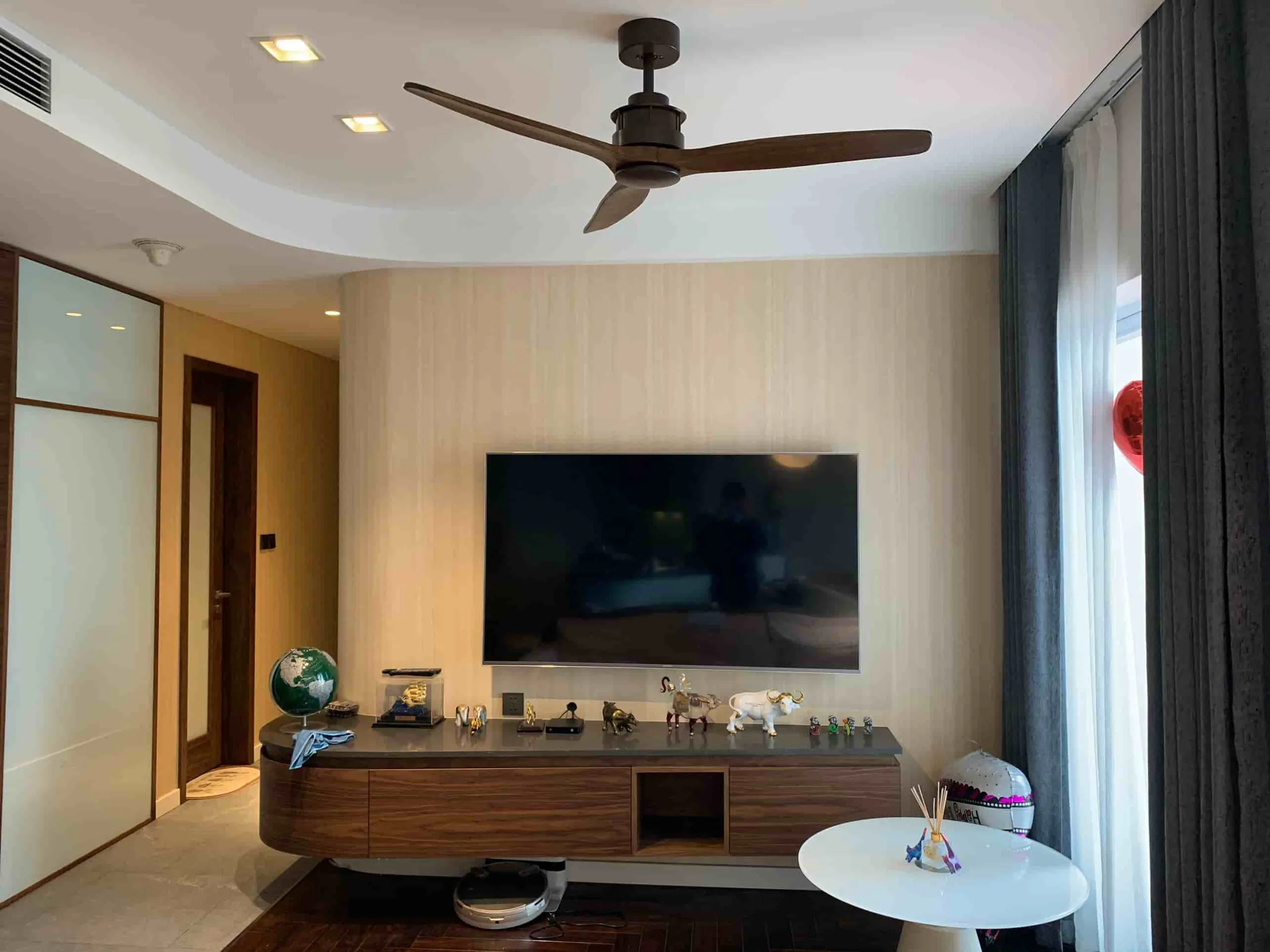Mẫu 2: LuxAire Akami