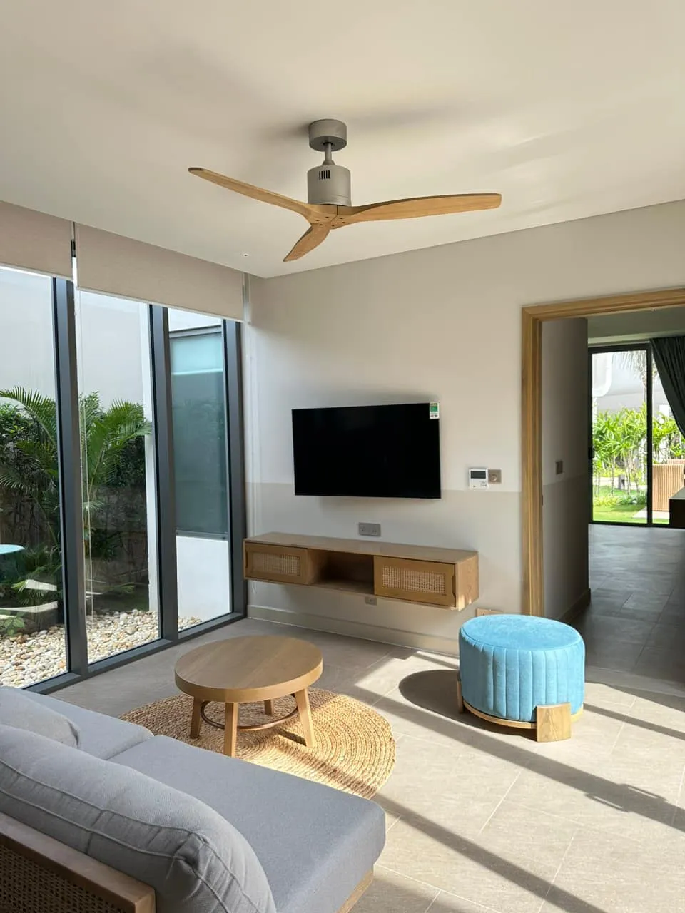 Mẫu 2: Ritter Solid Wood