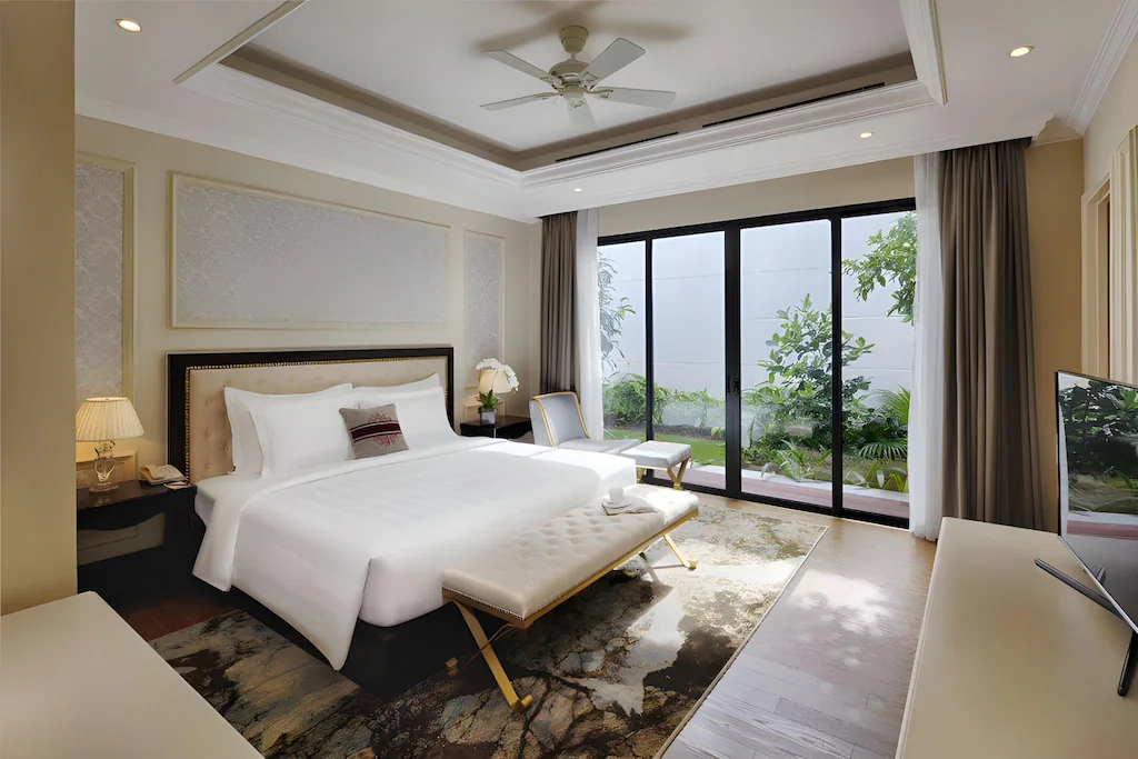Quạt trần Hunter Seville II tại phòng nghỉ Pool Villa