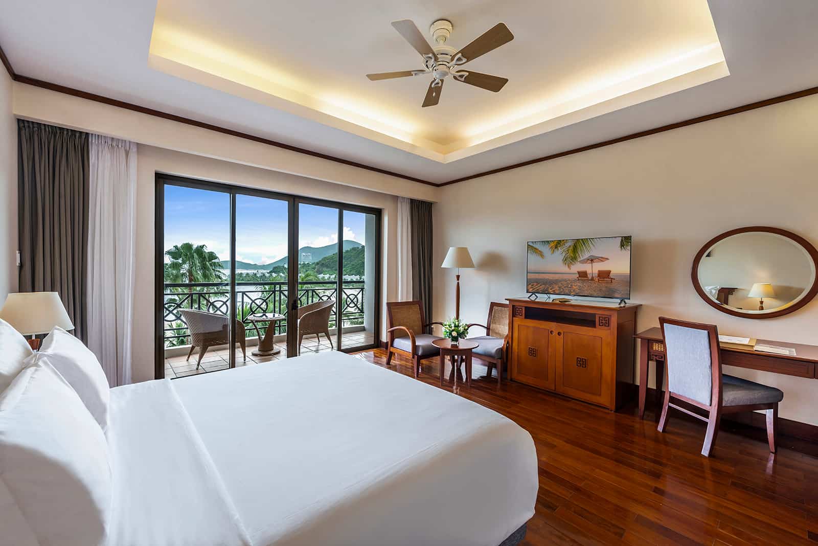 Hunter Seville II tạo gió mát êm ái