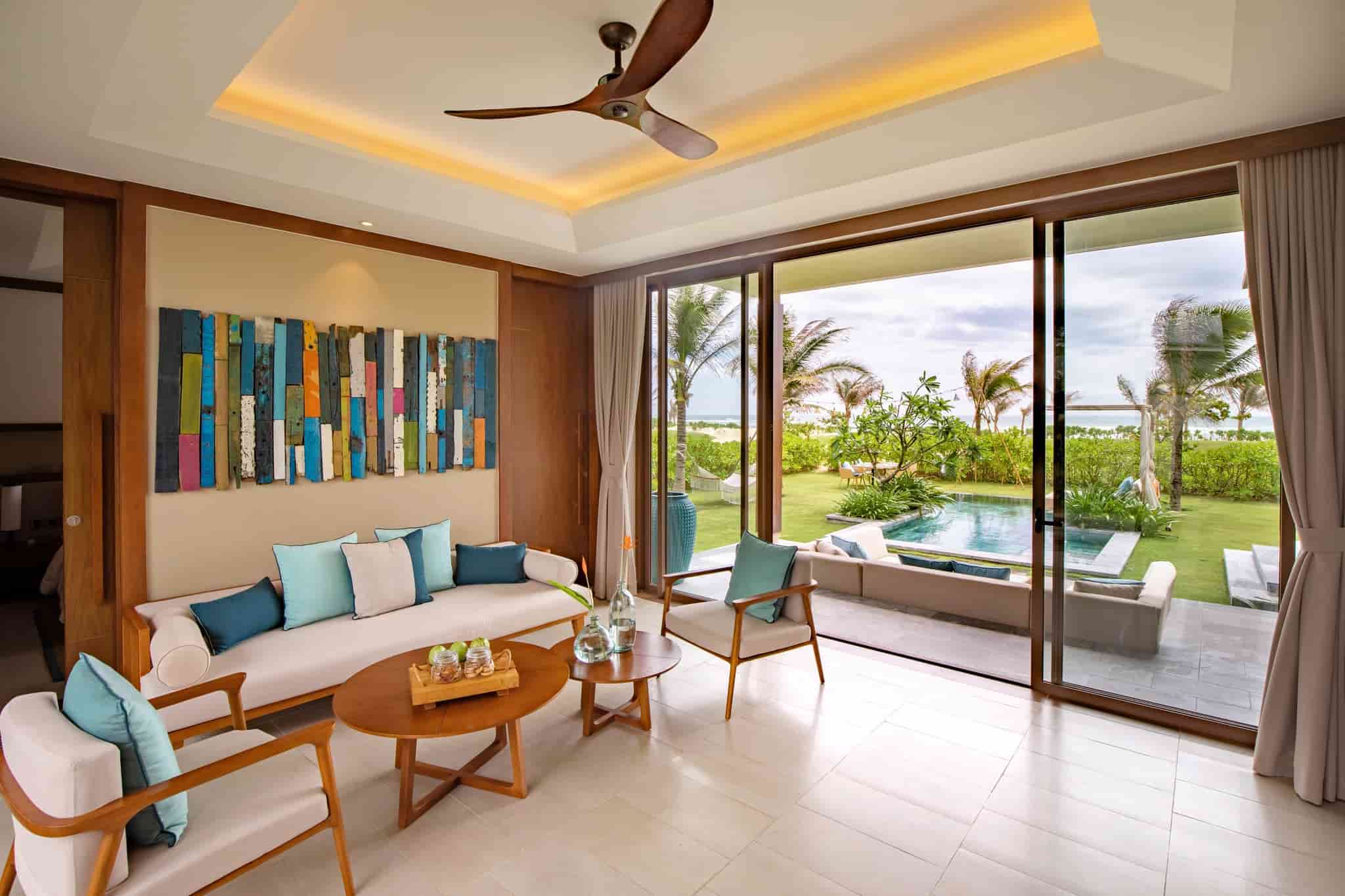 LuxAire Slider hòa quyện cùng ánh sáng tự nhiên, vật liệu mộc mạc và hơi thở nhiệt đới đặc trưng của Maia Resort