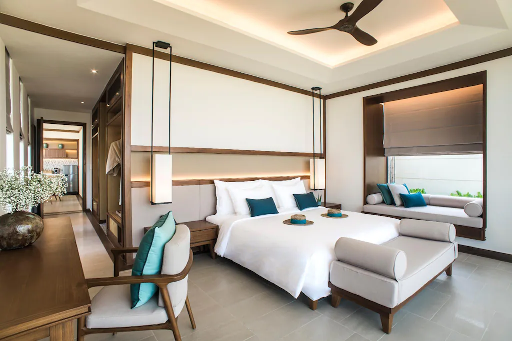 LuxAire Slider hòa nhập với gam màu trung tính của biệt thự Maia