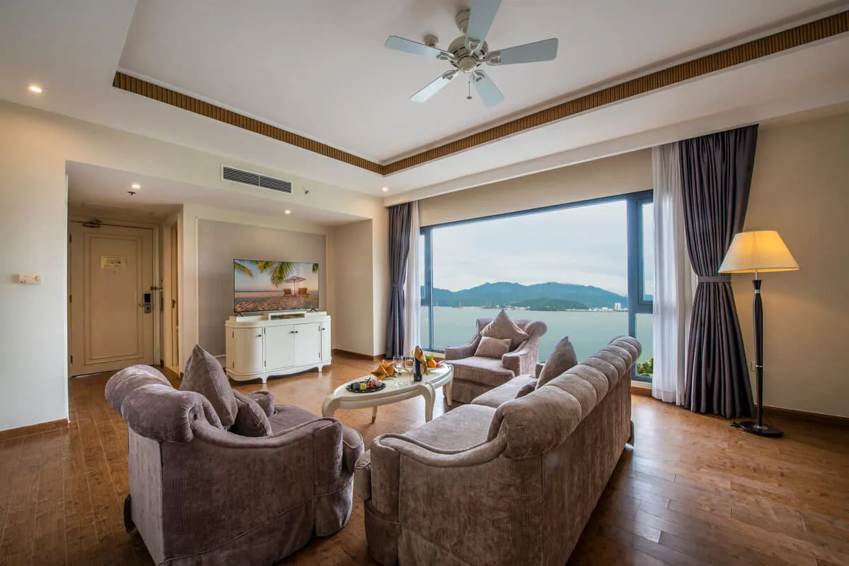 Hunter Seville được lắp tại phòng Executive Suite hướng biển
