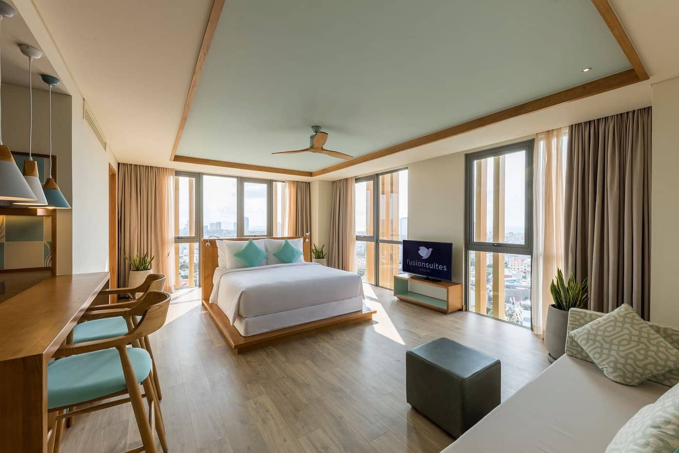 LuxAire Ritter SW trong thiết kế mở, đón gió trời và ánh sáng tự nhiên