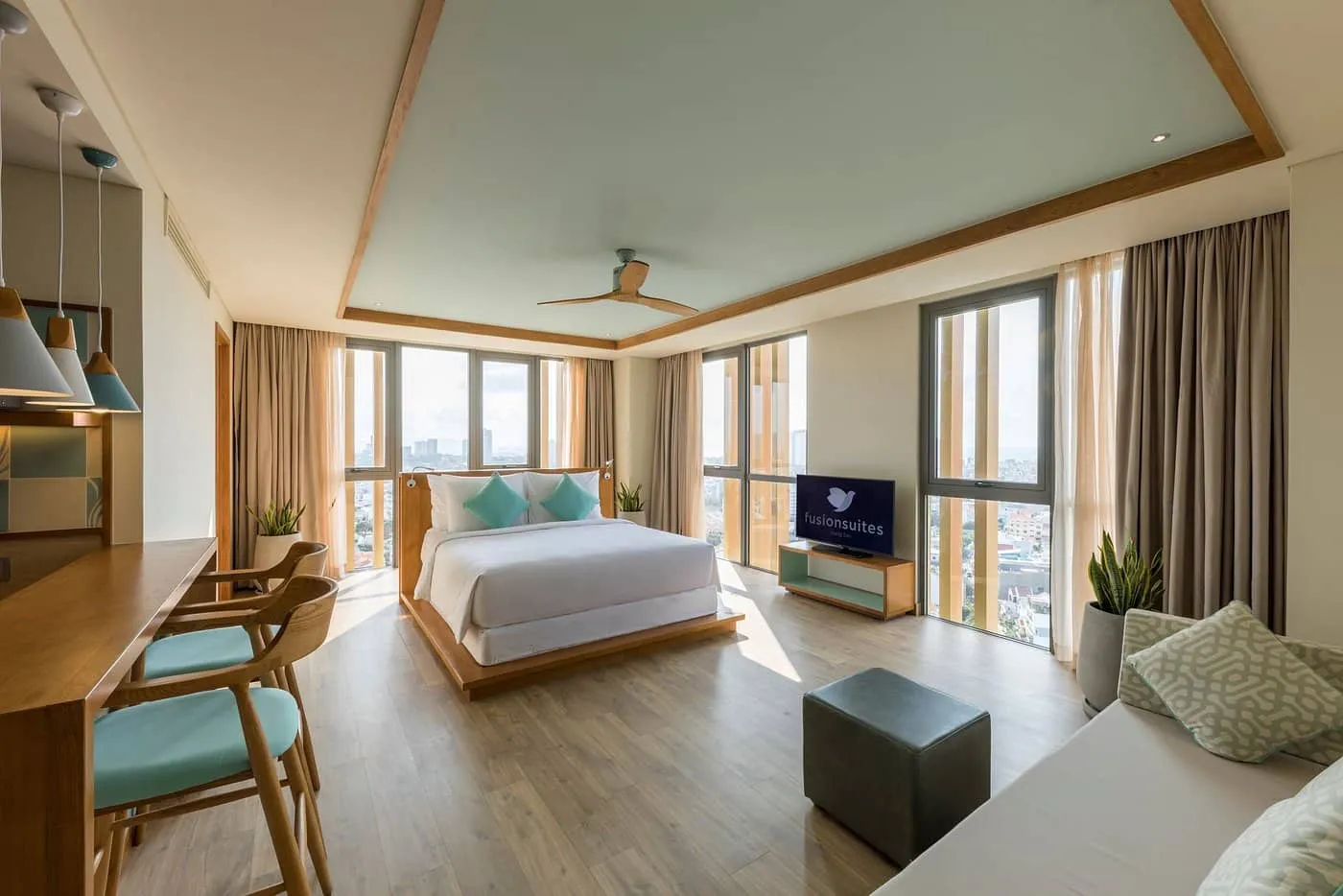 LuxAire Ritter SW trong thiết kế mở, đón gió trời và ánh sáng tự nhiên