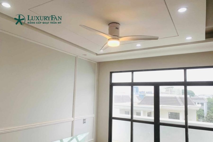 quạt trần đèn 3 cánh tích phù hợp với những căn hộ có diện tích phòng hạn chế