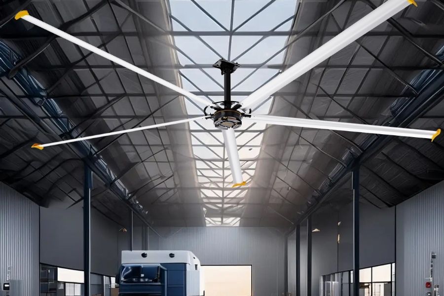 Một chiếc quạt trần HVLS có thể thay thế từ 5–10 quạt trần thông thường