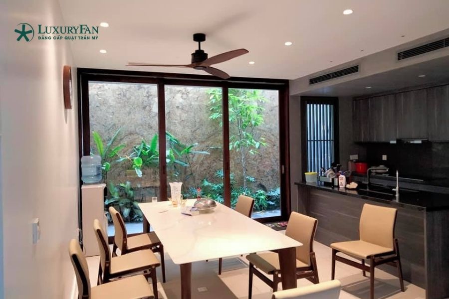 quạt trần 3 cánh này phù hợp với phòng khách rộng trung bình, phòng sinh hoạt chung, phòng ăn có diện tích từ 15 - 20m²