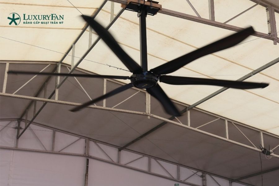 Vai Trò Của Quạt Trần Công Nghiệp Trong Không Gian Thương Mại