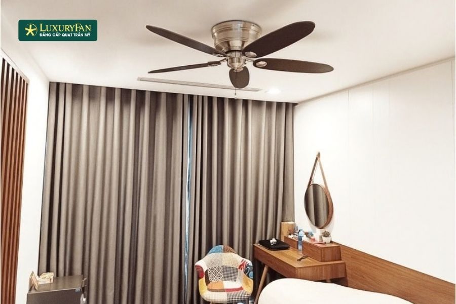 Để tận dụng lợi ích của quạt trần mà vẫn đảm bảo sức khỏe, người dùng nên lưu ý một số điểm quan trọng.