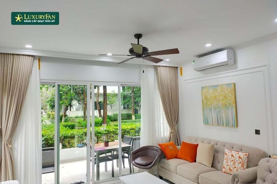 Một cách rất hiệu quả để giảm chi phí điện là sử dụng quạt trần cùng với máy lạnh.