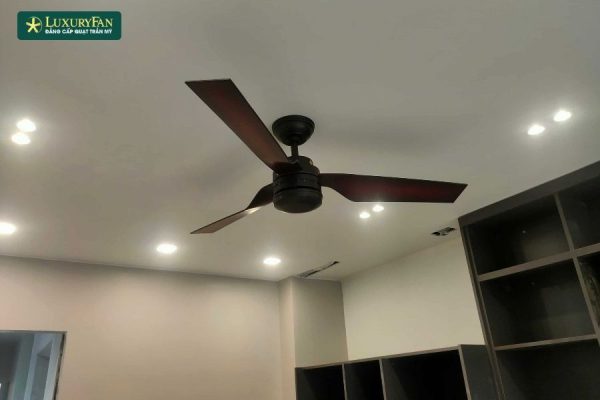 Dấu Hiệu Quạt Trần Sắp Hỏng: Nhận Biết Sớm Để Tránh Nguy Hiểm Và Tốn Kém
