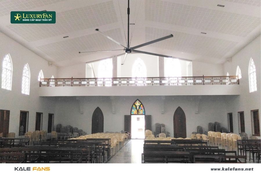 Nhờ ứng dụng các công nghệ hiện đại, quạt trần công nghiệp có khả năng vận hành rất êm.