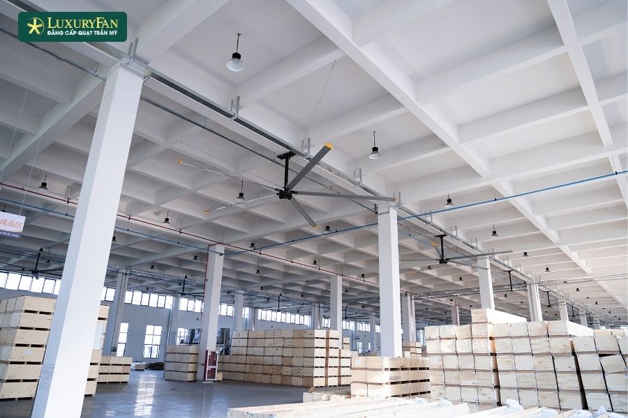 hờ những ưu điểm vượt trội, quạt trần công nghiệp HVLS hiện được ứng dụng rộng rãi trong nhiều loại kho bãi khác nhau.