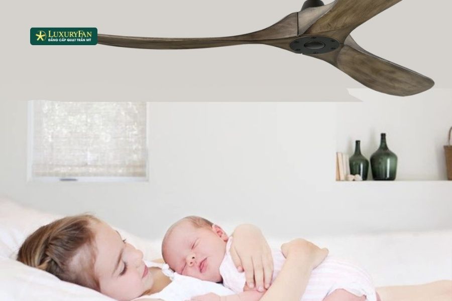 Quạt trần không phải là thiết bị nguy hiểm nếu cha mẹ biết cách điều chỉnh phù hợp.