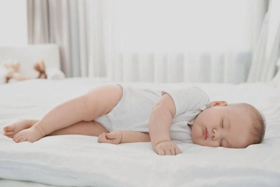 Có nên dùng quạt trần cho trẻ sơ sinh? Những lưu ý cho cha mẹ