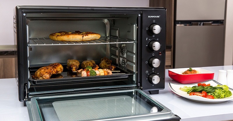 Thay vì sử dụng các phương pháp nấu sinh nhiệt cao, bạn có thể ưu tiên hấp, luộc hoặc chế biến đơn giản để giảm lượng nhiệt phát sinh.