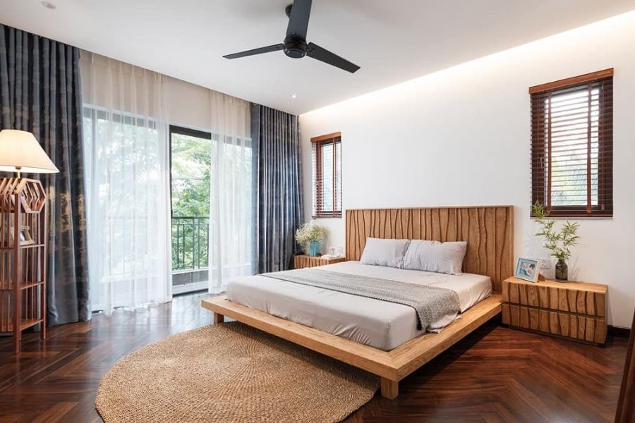 Quạt trần phong ngủ đặt ngay phía trên giường thường tạo cảm giác bị đè nặng khi nằm ngủ