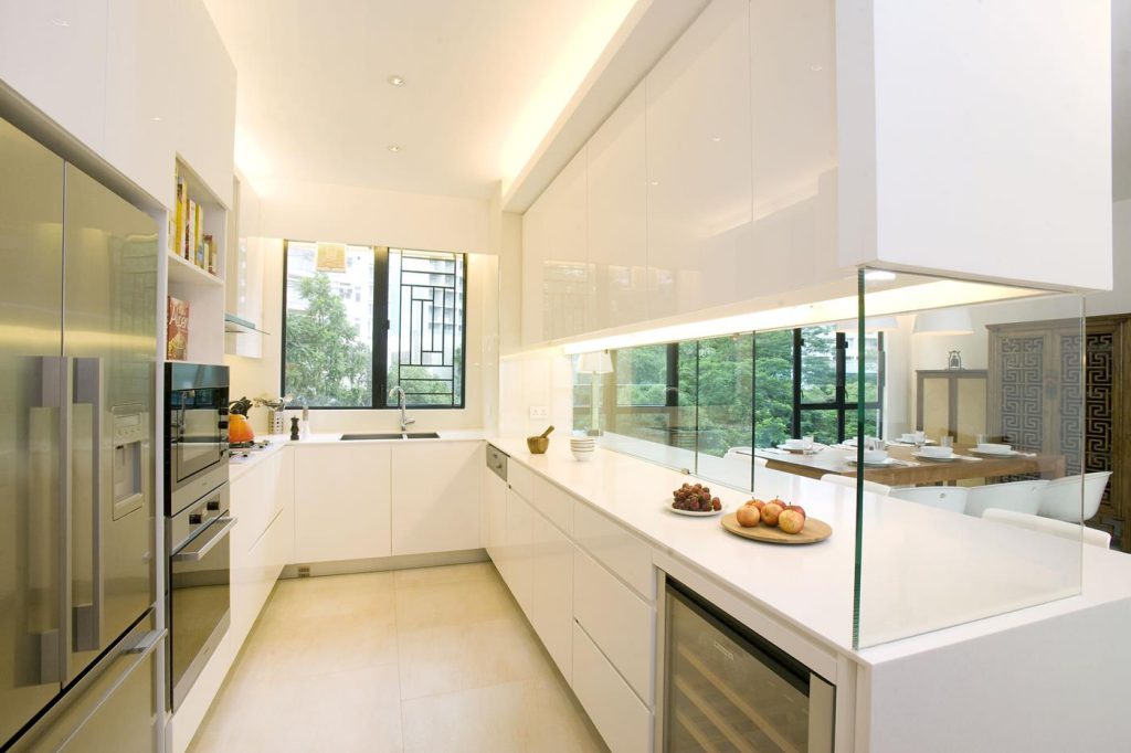 Nhà bếp là nơi cần ánh sáng rõ ràng để việc sơ chế và nấu nướng diễn ra thuận tiện, an toàn.
