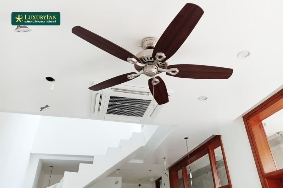Hiện nay, quạt trần cổ ngắn được sản xuất với rất nhiều kiểu dáng khác nhau.