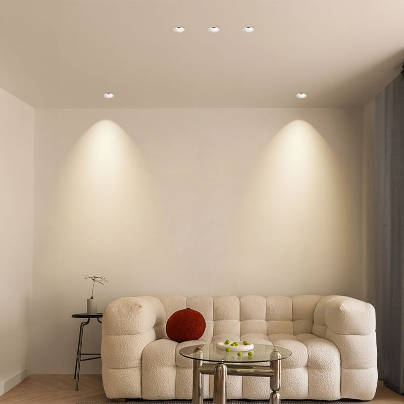 Đèn âm trần được lắp chìm vào trần thạch cao, tạo bề mặt gọn gàng và liền mạch