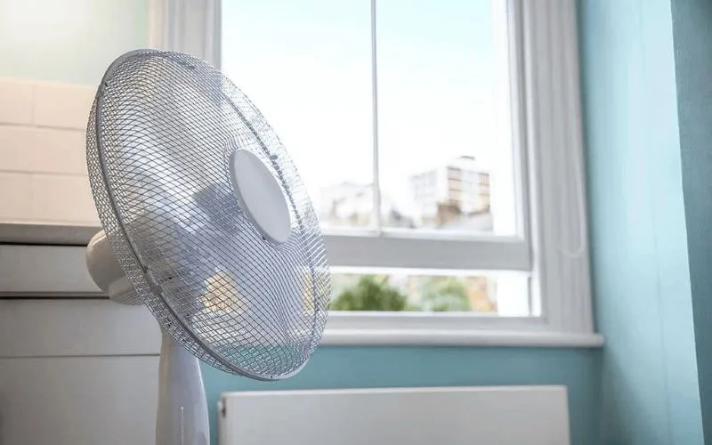 Điều chỉnh tốc độ gió và sử dụng quạt hợp lý để tiết kiệm điện